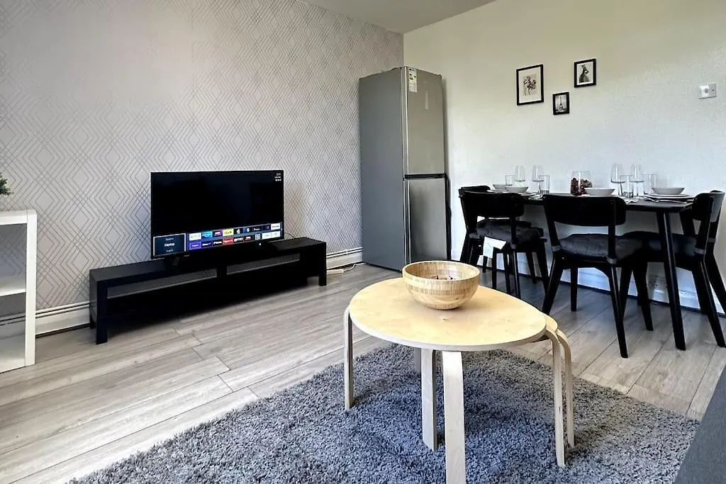 Apartment Stunning 2-Bed Apt Near Central London.